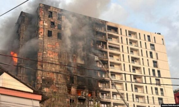 autoritetet-shqiptare-arrestojne-kater-te-dyshuar-per-zjarrin-ne-pallatin-shumekatesh-ne-tirane