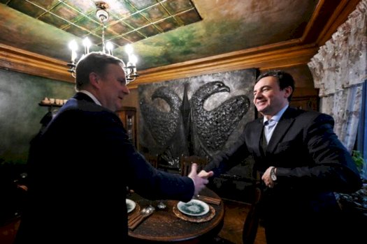 kurti-ne-darke-pune-me-sorensenin,-diskutohet-anetaresimi-ne-ke-dhe-dialogu