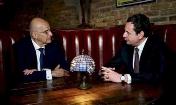 ministri-i-mbrojtjes-se-greqise-ne-kosove,-ne-“x”-njofton-per-nje-‘‘mengjes-pune’’-me-kurtin