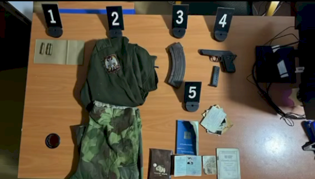 svecla-tregon-me-pamje-per-bastisje-ne-zubin-potok-–-sekuestrohen-granata-dore,-radiolidhje-e-municion