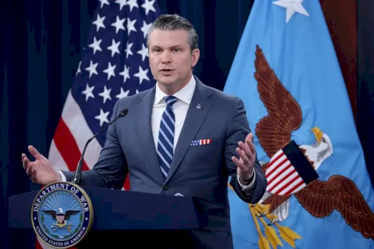 hegseth-perserit-thirrjen-qe-regjimi-iranian-te-zgjedhe-hapat-e-metejshem-”me-mencuri”