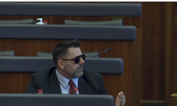 beke-berisha-per-byrone:-po-dojne-me-i-bo-kulak-njerezit,-me-u-tute-qe-enver-dugolli-e-sali-zyba-vijne-me-na-i-marre-shpiat