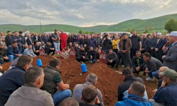 e-dhimbshme,-varrosen-babai-dhe-dy-femijet-qe-vdiqen-dje-tragjikisht-ne-malisheve