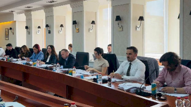 pavaresisht-kritikave-per-proces-te-komprometuar,-lista-me-emrat-per-bordin-e-rtk-se-shkon-ne-kuvend