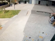 publikohen-pamjet,-si-nisi-zjarri-qe-perfshiu-gjysmen-e-pallatit-ne-tirane?