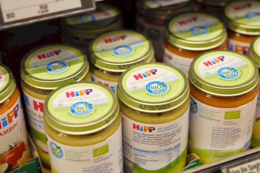 alarm-ne-austri-–-gjendet-helm-per-minjte-ne-kavanozin-me-ushqim-per-femije-hipp,-terhiqet-nga-marketet