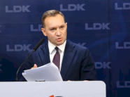 zogaj:-kurti-po-e-dergon-vendin-ne-zgjedhje-sepse-nuk-po-i-mjaftojne-pozitat-shteterore-qe-ka