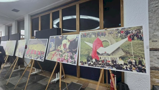 ekspozite-e-fotoreporterit-ridvan-slivova-–-dokumenton-krimet-e-luftes-ne-gollak