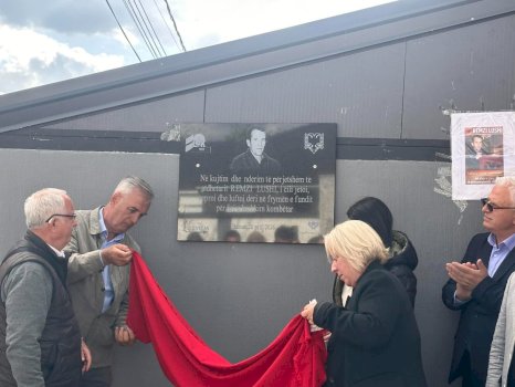 zbulohet-pllaka-perkujtimore-e-veprimtarit,-remzi-lushi