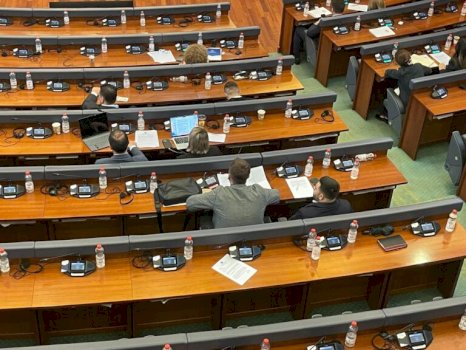 kerceli-per-fjalimin-e-arian-tahirit:-30-fjale-pa-nevoje,-ta-merr-mendja-i-ka-shkru-me-chatgpt