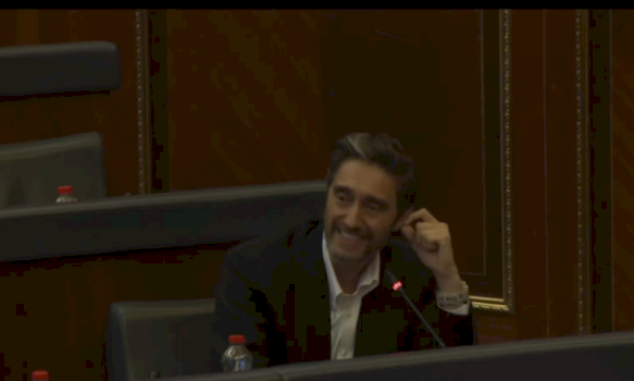 “ju-me-qene-normal-e-kishit-perjashtu-prej-grupi”,-uran-ismaili-perplaset-me-ejup-ahmetin