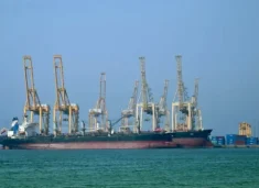 sulmohet-edhe-anija-e-trete-ne-ngushticen-e-hormuzit