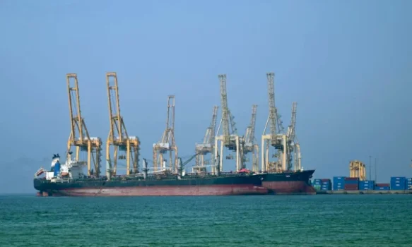 sulmohet-edhe-anija-e-trete-ne-ngushticen-e-hormuzit