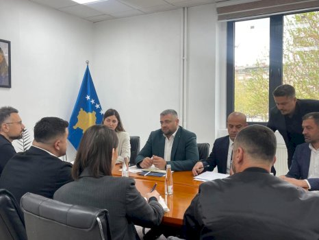 humbjet-e-jeteve-ne-vendin-e-punes,-hoti-takohet-me-shoqaten-e-ndertimit-ne-kosove