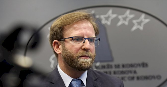 abazi:-kurti-nuk-do-afersine-me-shba,-kushdo-qe-ka-ai-ia-pret-rrugen-e-komunikimit