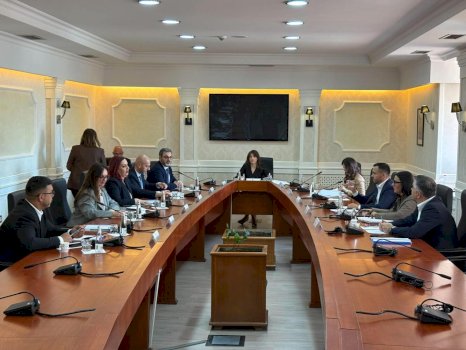 Mblidhet Kryesia  caktohet rendi i ditës për seancën plenare