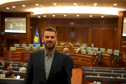 Kërçeli shpreh mbështetje për krerët e UÇK së  mohon se ia shkroi fjalimin Gecit