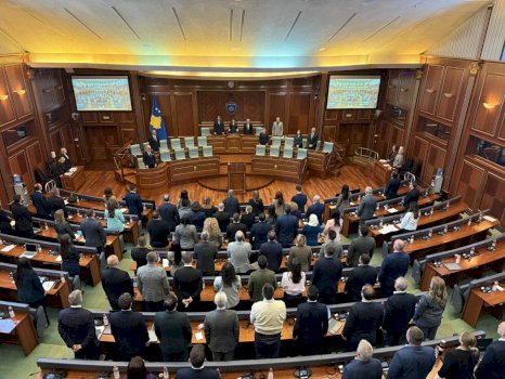 kuvendi-mban-nje-minute-heshtje-per-rexhep-qosjen