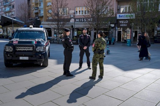 ushtaret-ceke,-moldave-dhe-italiane-te-kfor-it-patrullojne-ne-prishtine