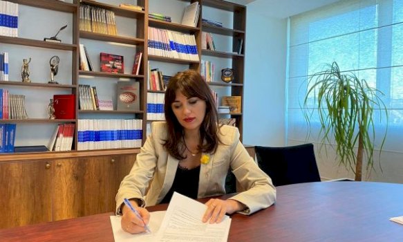 haxhiu-per-qosjen:-iku-pikerisht-ne-diten-e-librit,-bota-shqiptare-humbi-nje-nga-personalitetet-me-te-medha