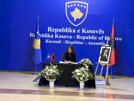 haxhiu-ben-homazhe-dhe-shkruan-ne-librin-e-zise-ne-nderim-te-jetes-dhe-vepres-se-akademik-rexhep-qosja