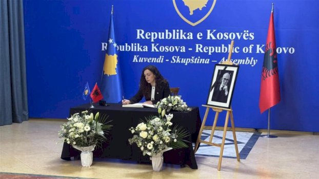 osmani-ben-homazhe-dhe-shkruan-ne-librin-e-zise-per-akademikun-rexhep-qosja