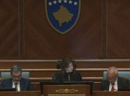 bordi-i-paqes-futet-ne-rend-dite-ne-seancen-e-sotme