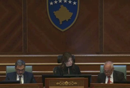 bordi-i-paqes-futet-ne-rend-dite-ne-seancen-e-sotme