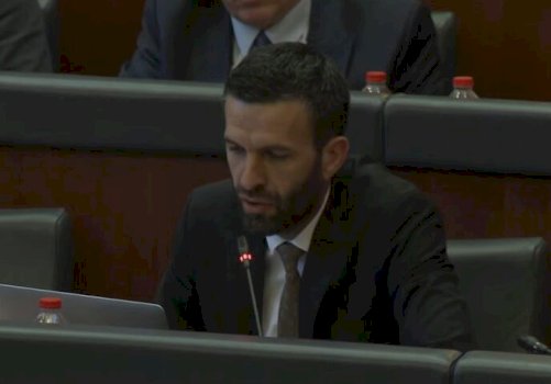 debat-ne-kuvend:-rrahmani-pyet-kurtin-per-financimin-e-nje-projekti-per-nevojat-e-manastirit-te-gracanices