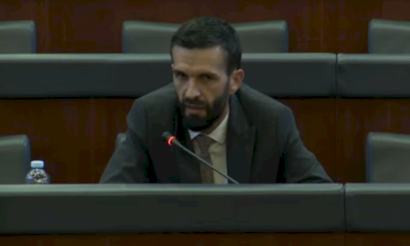 deputeti-i-pdk-se:-kurti-po-kerkon-pushtet-absolut-e-jo-qeverisje,-shenja-autoritarizmi