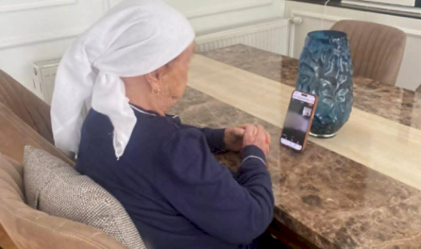 nje-ditelindje-ndryshe,-nena-e-thacit-ne-videolidhje-me-te-birin-ne-hage