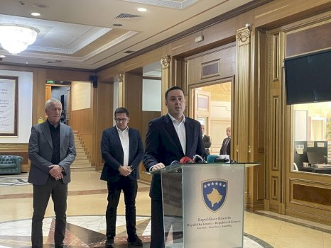 abdixhiku:-ne-emrin-e-propozuar-mund-te-jete-edhe-vjosa-osmani