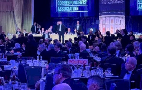 “vetem-pak-metra-larg-meje”:-gazetari-i-cnn-rrefen-tmerrin-kur-sulmuesi-hapi-zjarr-mes-turmes