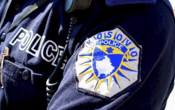 te-shtena-me-arme-ne-magjistralen-prishtine-ferizaj,-demtohen-disa-vetura-dhe-nje-autosallon