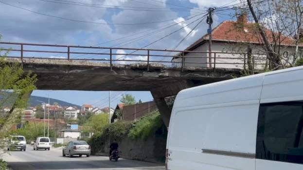 ura-e-gjakut-ne-mitrovice-e-vjetersuar,-banoret-paralajmerojne-rrezik-per-kalimtaret