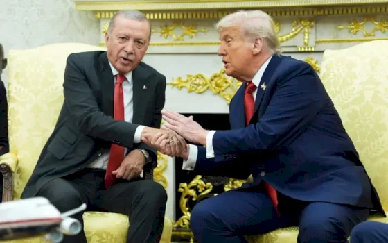 erdogan-i-lumtur-qe-trump-dhe-melania-nuk-u-lenduan:-ne-demokraci-s’ka-vend-per-dhune