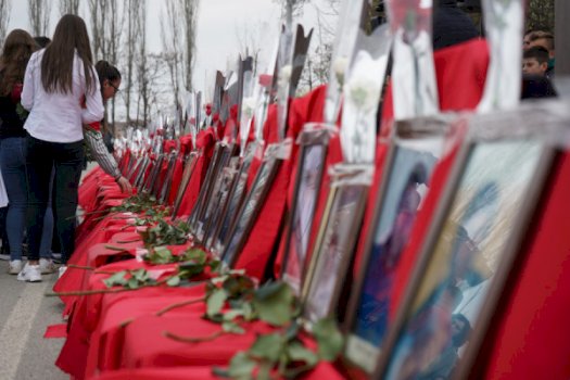 27-vjet-nga-masakra-e-mejes-ku-u-ekzekutuan-376-persona