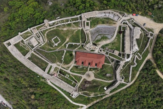 kalaja-e-prizrenit-do-te-mbyllet-perkohesisht