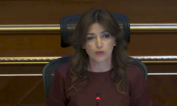 haxhiu-i-“obligon”-deputetet-e-opozites-te-marrin-pjese-ne-seance,-u-jep-afat-deri-ne-oren-14:00