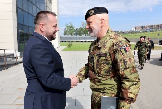 maqedonci-ne-takim-me-zyrtare-te-nato-s,-thekson-synimin-e-anetaresimit-ne-be