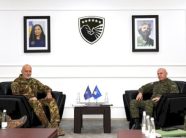 komandanti-i-fsk-se-tokon-kryetarin-e-komitetit-ushtarak-te-nato-s-dhe-kryetarin-e-komitetit-ushtarak-te-be