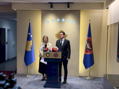 peci-per-konferencen-e-kurtit-me-feride-rushitin-te-presidenca:-keqperdorim-flagrant