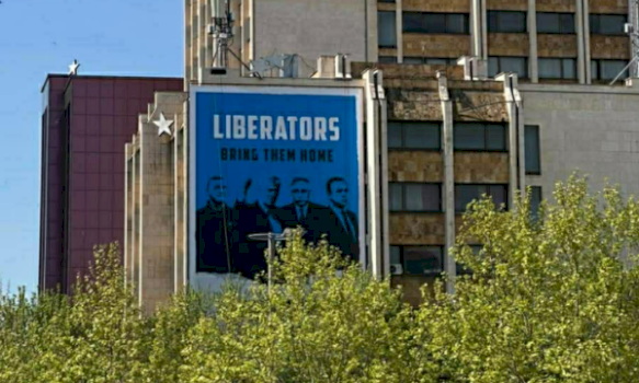 ‘‘clirimtaret-–-ktheni-ne-shtepi’’,-vendoset-ne-prishtine-nje-billboard-ne-perkrahje-te-ish-krereve-te-uck’se