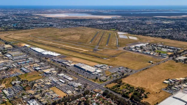 rrezohet-aeroplani-ne-aeroportin-e-australise,-dy-te-vdekur