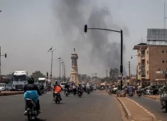 franca-u-ben-thirrje-qytetareve-te-largohen-nga-mali-pas-sulmeve-te-rebeleve