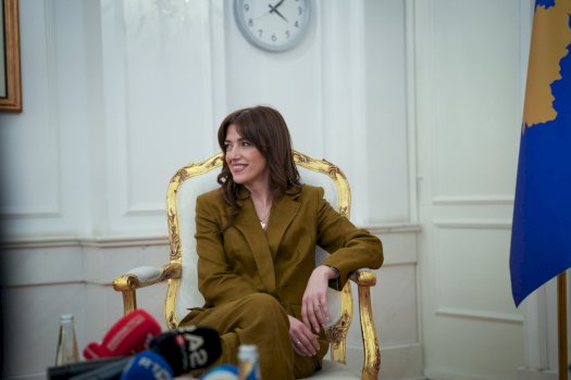 albulena-haxhiu:-kam-vendosur-qe-zgjedhjet-e-parakohshme-te-mbahen-me-7-qershor