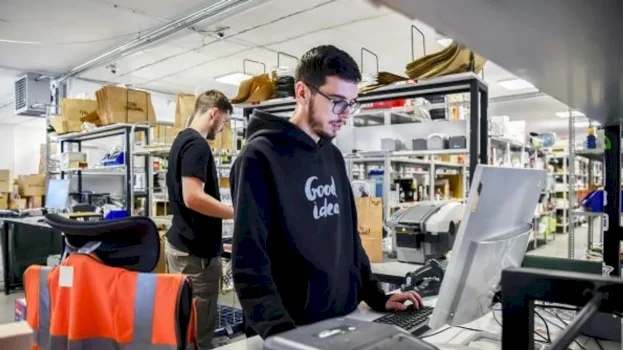 bloomberg:-teknologjia-po-transformon-kosoven,-ul-papunesine-e-te-rinjve-dhe-frenon-‘ikjen-e-trurit’