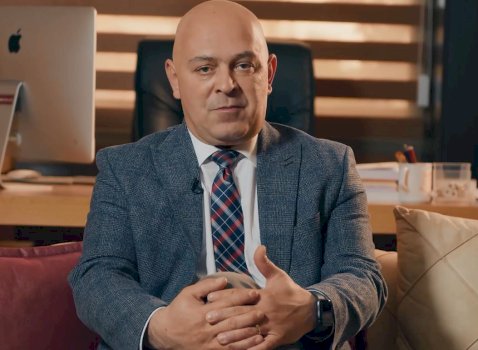 kush-eshte-ardian-gjini,-kandidati-i-aak-se-per-kryeminister?