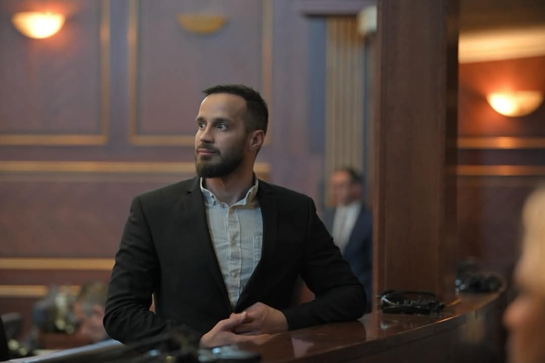 Deputeti Geci i reagon xhaxhait të tij  Gani Gecit  Une i kam shkruar vetë ato fjali