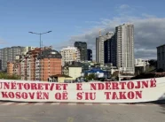 kolektivi-per-mendim-dhe-veprim-feminist-bllokon-nje-rruge-ne-prishtine:-punetoret-perballen-me-jete-gjithnje-e-me-te-pajetueshme